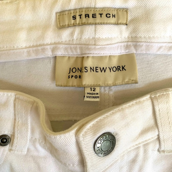 Like brand new stretch white denim Jones of New York jeans. - Picture 3 of 4